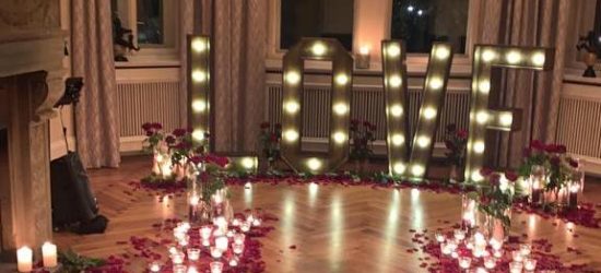 Magic-Moment-Events-LOVE-Buchstaben-Ausstellung-Rosen